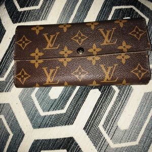 Look @ my other posting it has NOT SOLD.